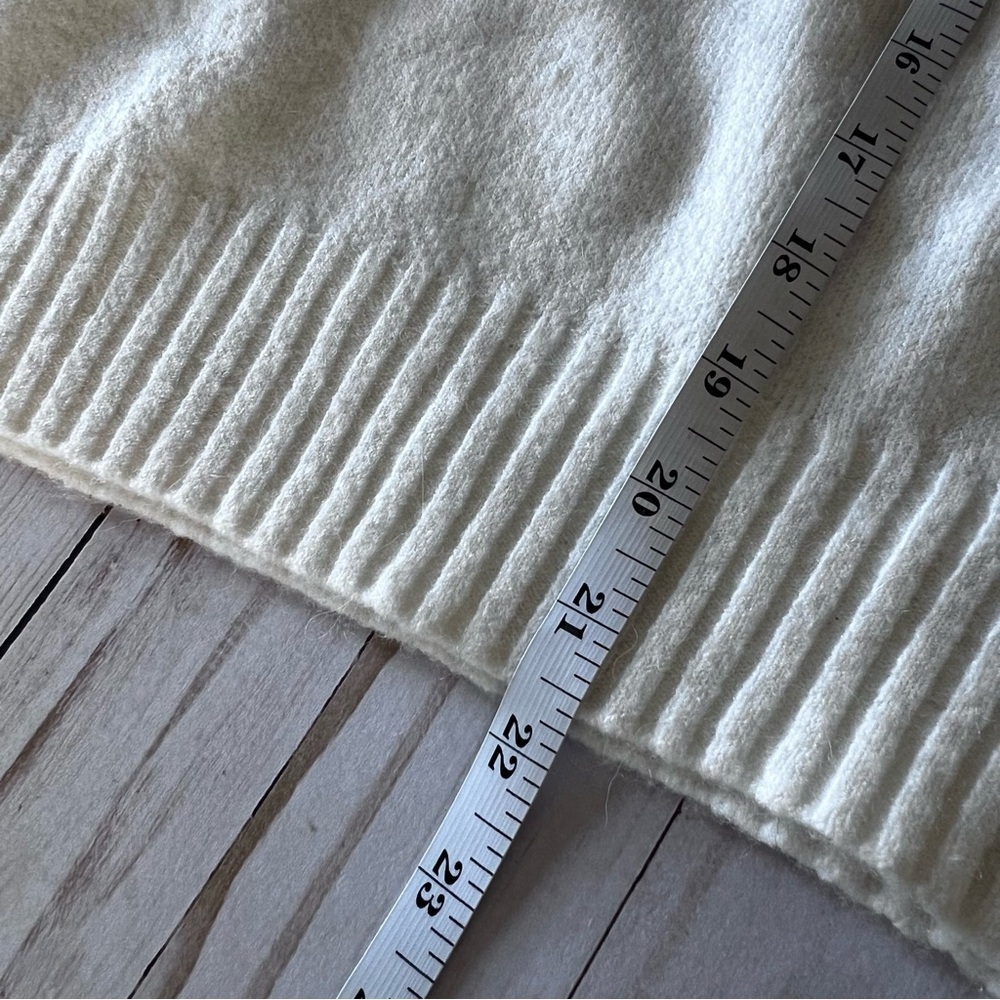 NWT Banana Republic Cozy Alpaca V Neck Sweater in White size Small - Picture 14 of 14